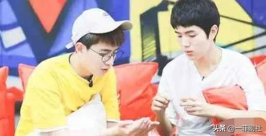 为了吃瓜进娱乐圈,她意外踏入娱乐圈的奇幻之旅