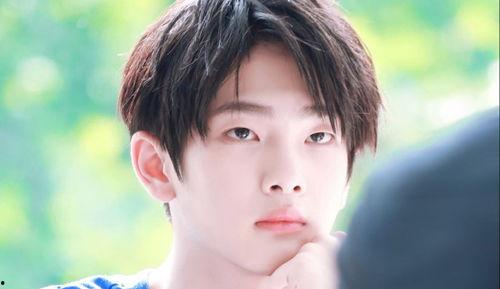 娱乐吃瓜小飞哥是谁呀,网络红人的崛起之路